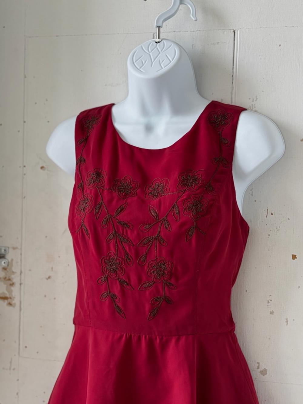 ModCloth embroidered peplum sleeveless top blouse small
